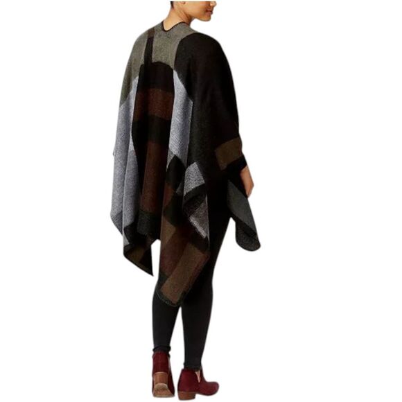 Steve Madden Mondrian Colorblocked Capelack Black & Gray Poncho OSFM NWT - Picture 2 of 6